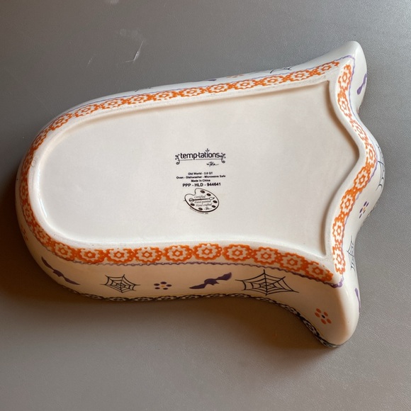 Temptations Boo-fetti 2 quart casserole style dish. - Picture 3 of 8